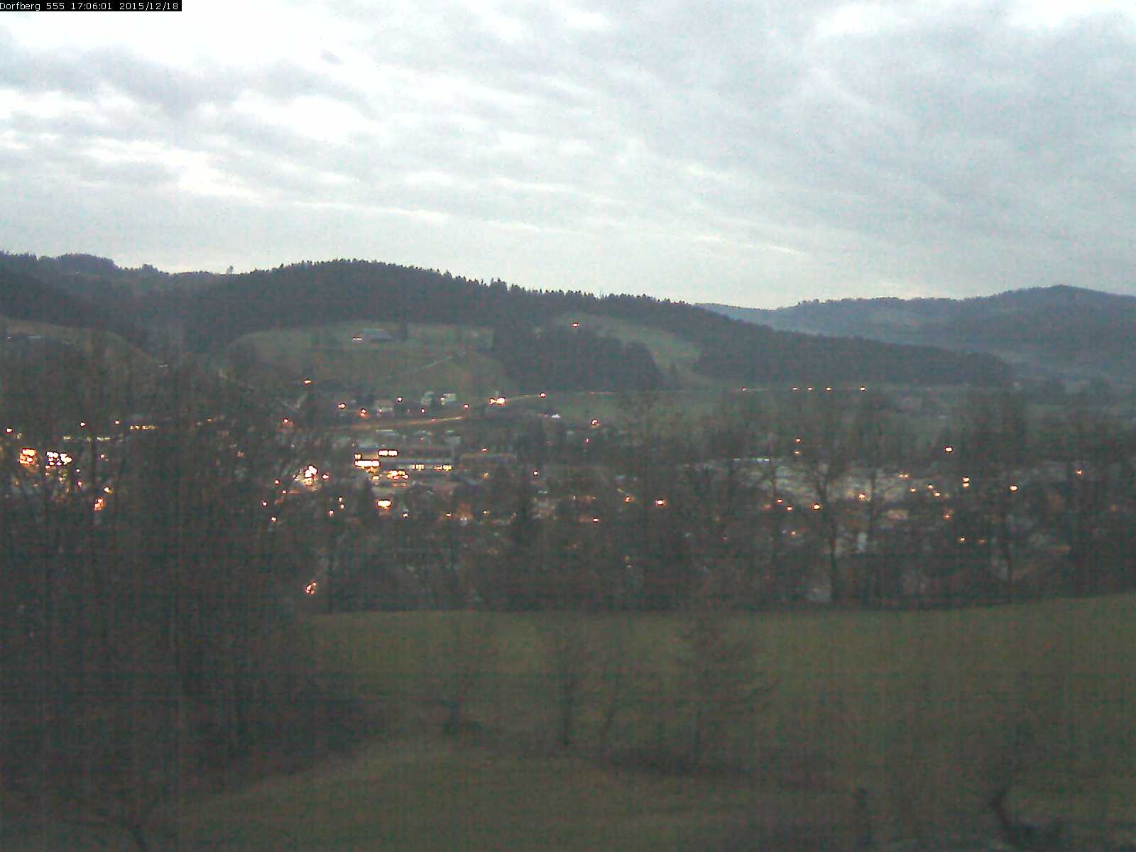 Webcam-Bild: Aussicht vom Dorfberg in Langnau 20151218-170601