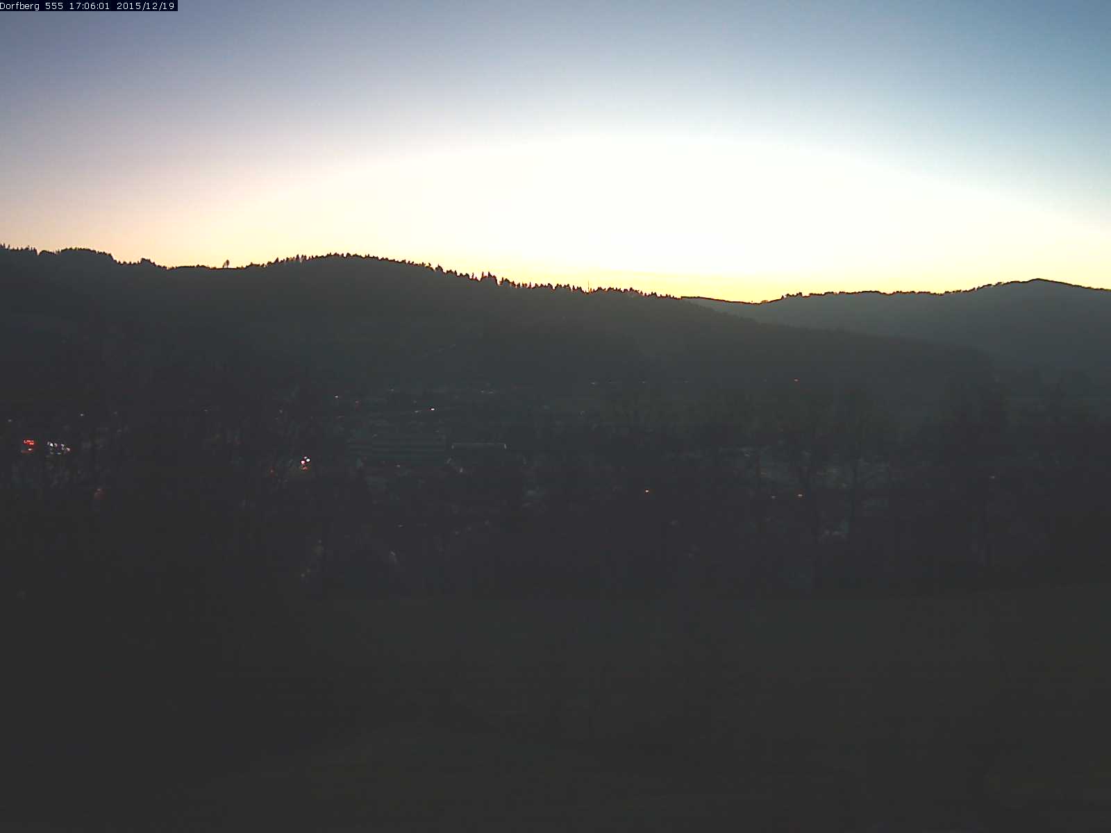 Webcam-Bild: Aussicht vom Dorfberg in Langnau 20151219-170601