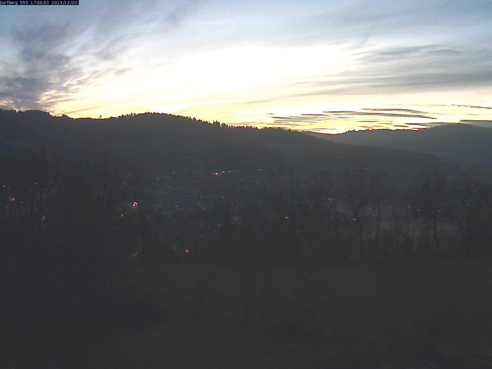 Webcam-Bild: Aussicht vom Dorfberg in Langnau 20151220-170601