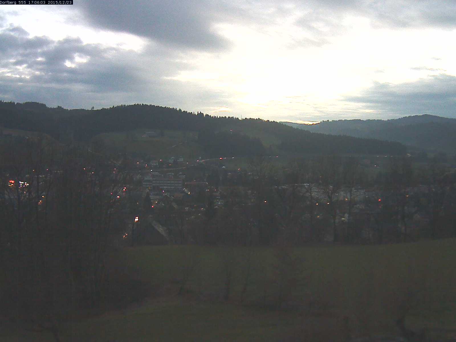 Webcam-Bild: Aussicht vom Dorfberg in Langnau 20151223-170601