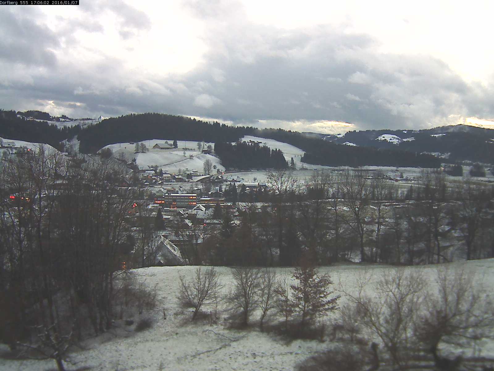Webcam-Bild: Aussicht vom Dorfberg in Langnau 20160107-170601